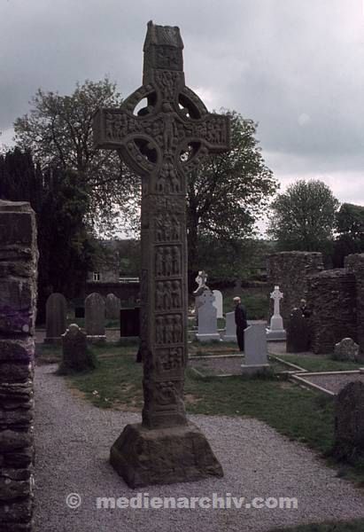 1970er. Irland. Ireland. Kreuz in Monaserboice. Religion