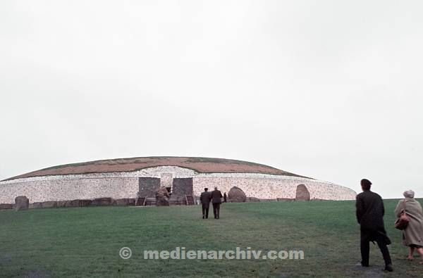 1970er. Irland. Ireland. Newgrange.  Jungsteinzeitliches Hügelgrab in der irischen Grafschaft Meath