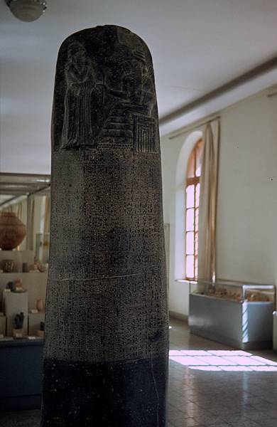 1968. Frankreich. Paris. Steele des Hamurabi. Museum