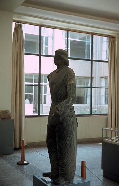 1968. Frankreich. Paris.  Bronzestatue eines parthischen Prinzen. Museum